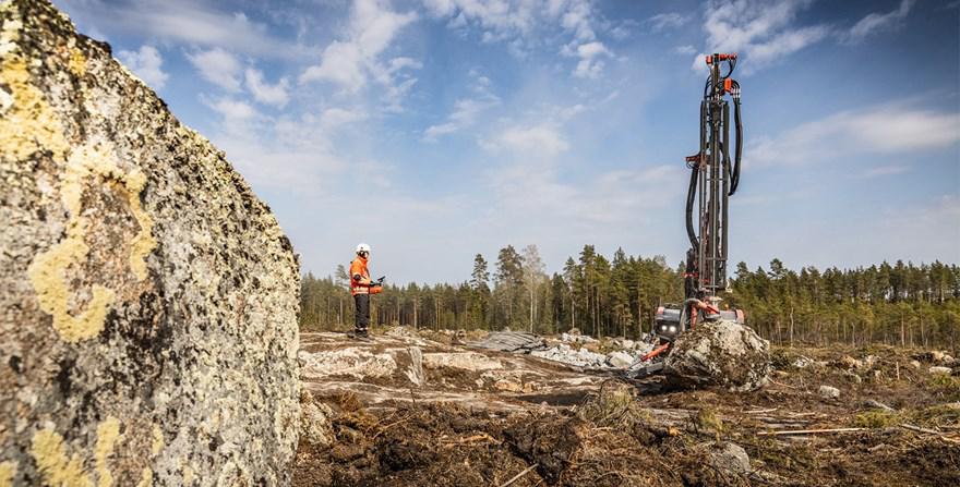 山特维克在挪威Vei og Anlegg 2022上展示用于露天钻探的电动概念钻机