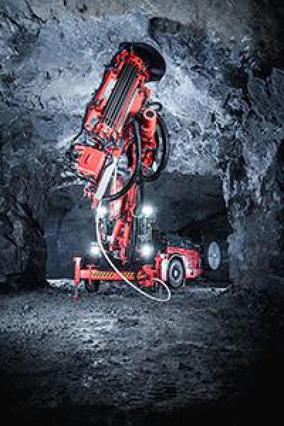 智能 Sandvik DS422i 电缆螺栓提高了生产率、安全性和过程控制