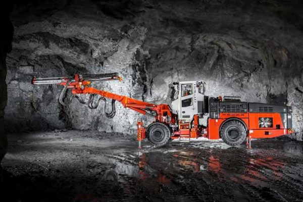 新山特维克 DT912D 为地下矿物挖掘提供智能效率