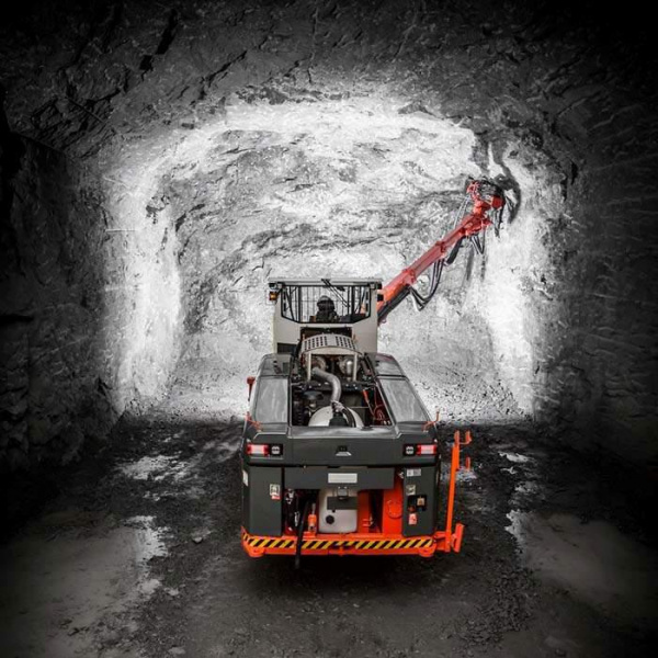 新山特维克 DT912D 为地下矿物挖掘提供智能效率