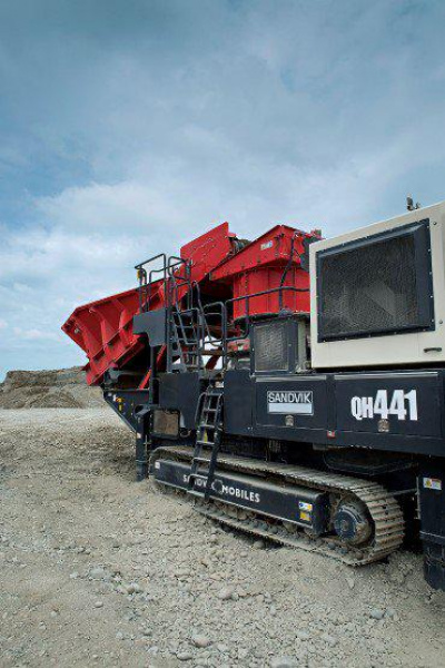 KB 承包 – 新西兰采石场投资的山特维克 QH441 和 QA451 双屏